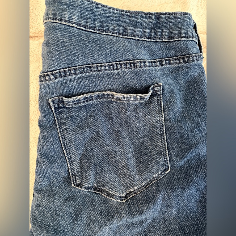 Old Navy Denim High-Rise Jeans - Picture 3 of 3